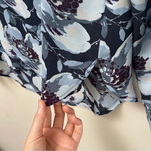 LOFT Floral Blue Blouse - Picture 6 of 10